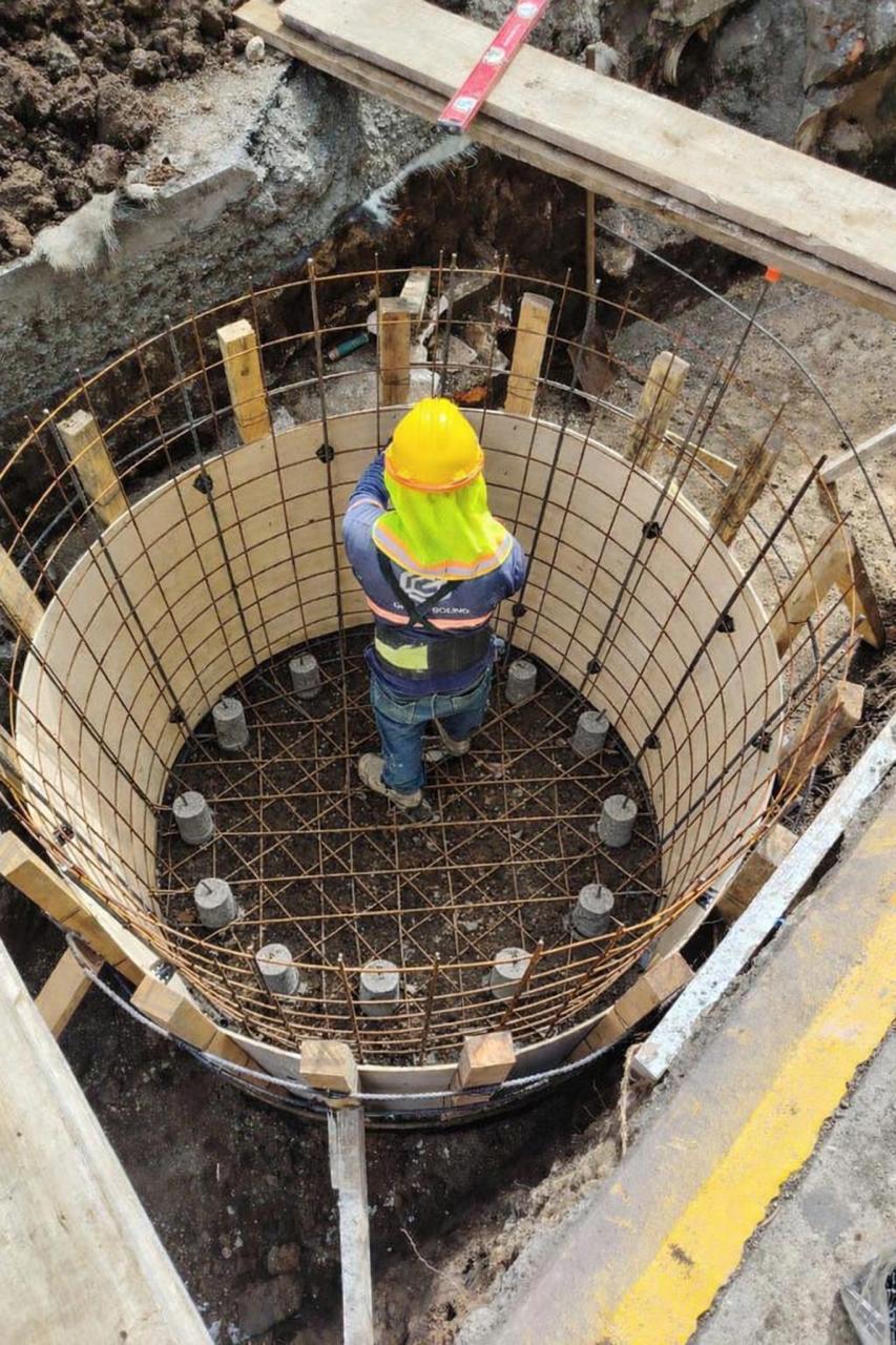 Construcción de cisterna circular — obra hidráulica industrial Guatemala